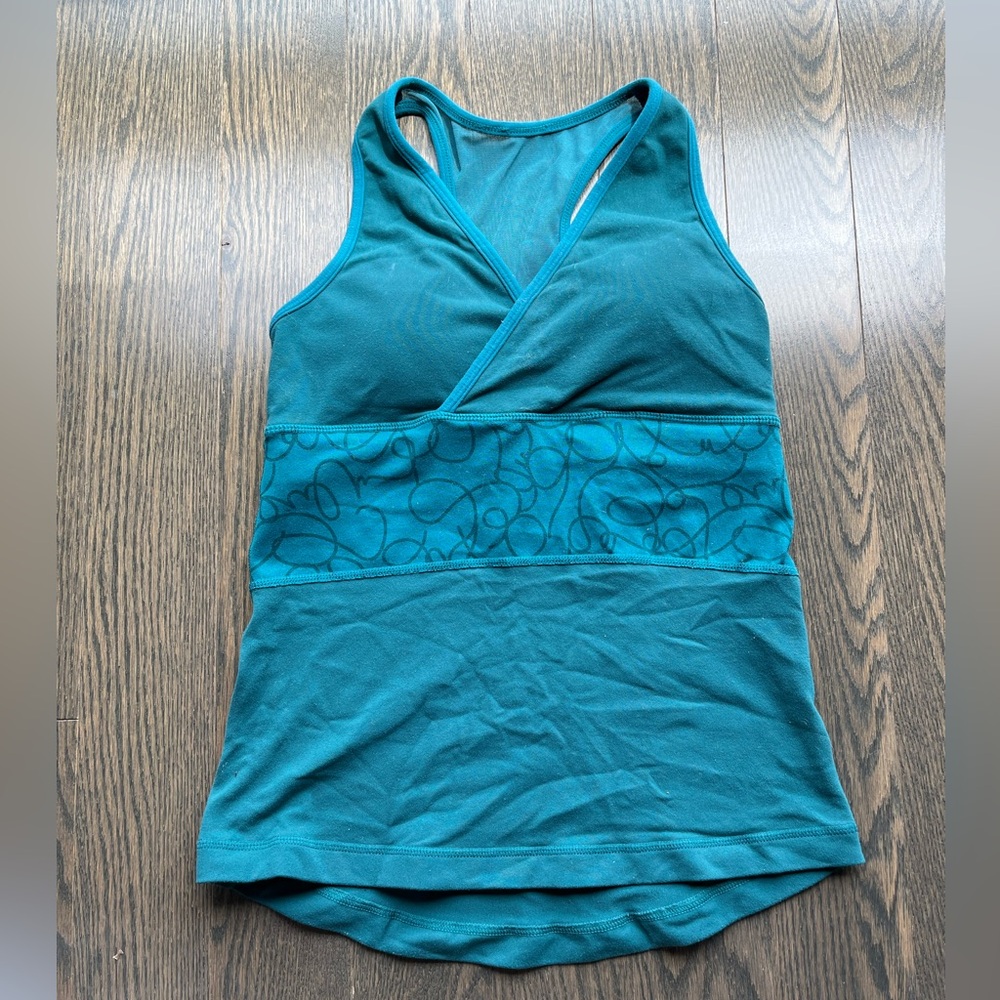 Lululemon green top with shelf bra built in size 4